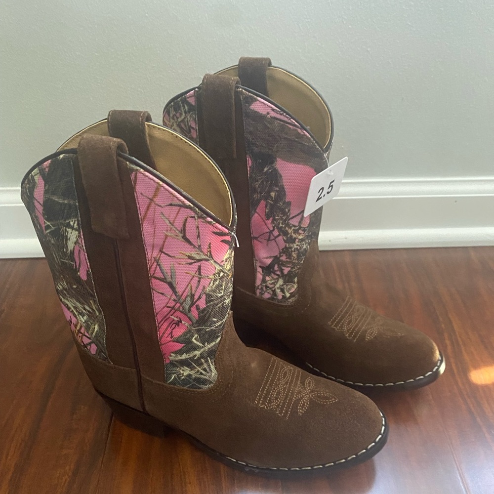 Cowboy boots new with tag size 2.5 youth